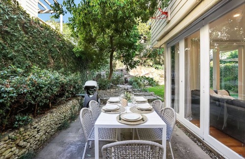 McMahons Point House | Bright & Spacious Home in McMahons Point