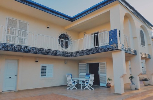 La Zenia Villa | Bright Villa 20mtrs from the sea