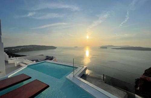 Megalochori Villa | Caldera View Private Villa with Private Pool/Heated Jacuzzi/Amazing Sunset