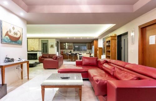 Trifylia Villa | Captivating 3 BR Villa 360º Sea & Mountain Views - Near Kyparissia, Messinias