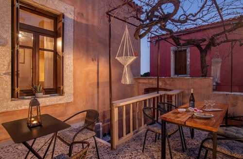 Archanes Apartment | Charming Studio with City View - AVRA