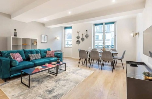 Bercy Apartment | CHIC MARAIS-BASTILLE ESCAPE- SPACIOUS THREE - BEDROOM PARIS APARTMENT – 100SQM