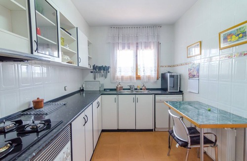 Sils Villa | Club Villamar - The lower part (pool level) has a dining room and a kitchen.