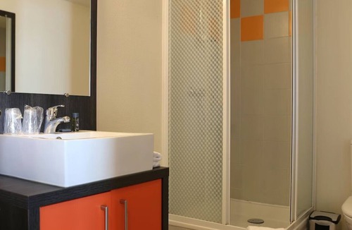 Chevilly-Larue Hotel | Convenient Studio Near Paris Expo, Orly Airport and Tram Access