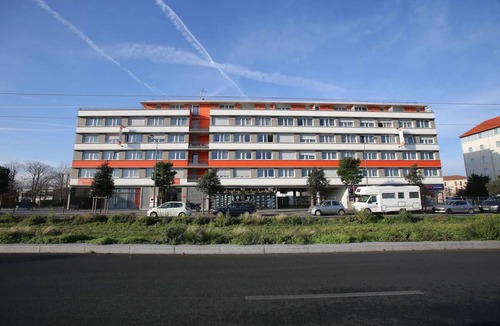 Chevilly-Larue Hotel | Convenient Studio Near Paris Expo, Orly Airport and Tram Access