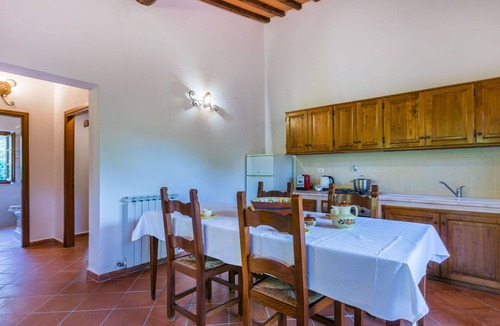 Castellina in Chianti Villa | Cosy apartment in villa for 4 people with A/C, WIFI, pool, TV, patio and panoramic view