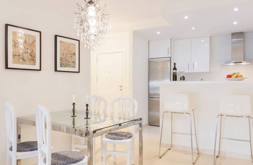Urbanizacion Puerto de Estepona Apartment | Cosy apartment for 4 people with A/C, pool, WIFI, TV and balcony