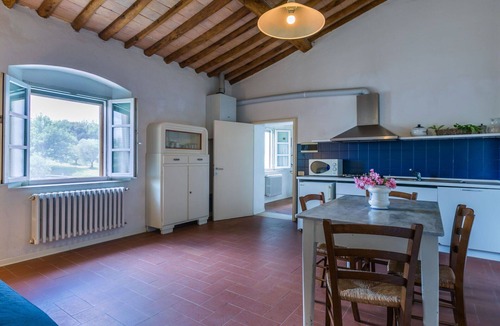 Poggiarello Villa | Cosy apartment in villa for 4 guests with pool, TV and patio