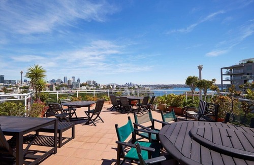 Darling Point Apartment | Cosy Studio with Rooftop Terrace and Bay Views