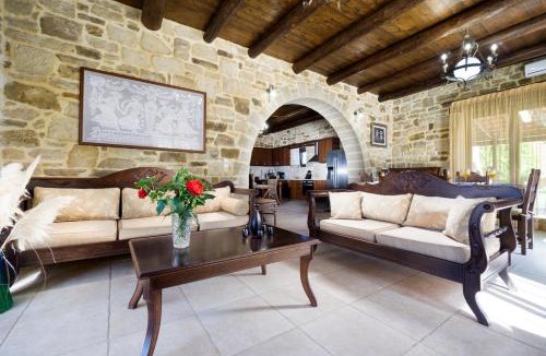 Platanos Villa | Cozy Stone Villa