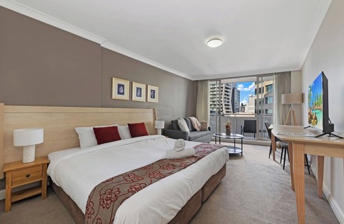 Chatswood Apartment | Cozy Studio with Gym and Pool Near Chatswood Station