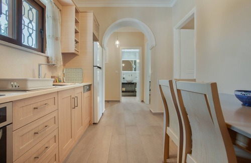 Vasilikos Apartment | Deluxe Two-Bedroom Apartment 1 with Private Veranda, Wi-Fi and Air Conditioning