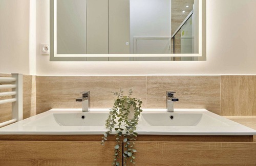 Amerique Apartment | Elegant Apartment with Buttes-Chaumont Park
