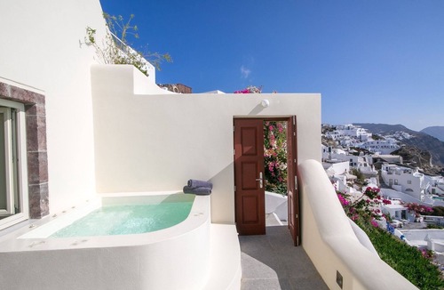 Oia Villa | Elegant Santorini Villa | Villa Spyros | Villa Demi | Private Hot Tub