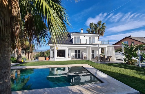 Corbera De Llobregat Villa | Espectacular Casa de Campo con Piscina y Jacuzzi Exterior. Ideal Familias