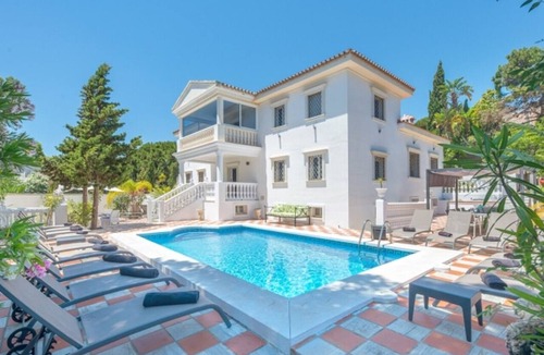 Urbanizacion Hacienda las Chapas Villa | Exceptional villa with private pool - 15 guests