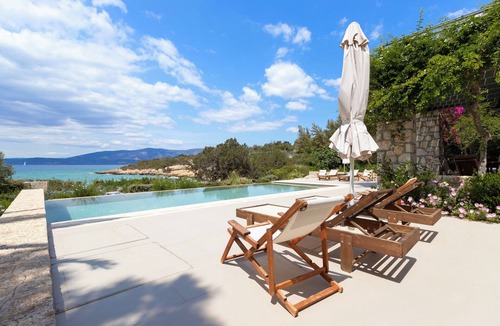 Kilada Villa | Exclusive Beachfront Villa with Swimming pool