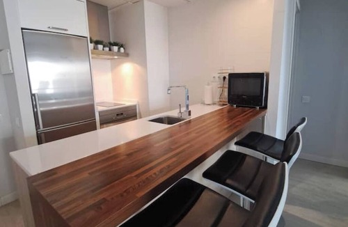 Castillejos Apartment | Executive Apartment: Elegant Comfort Near Bernabeu and Shopping