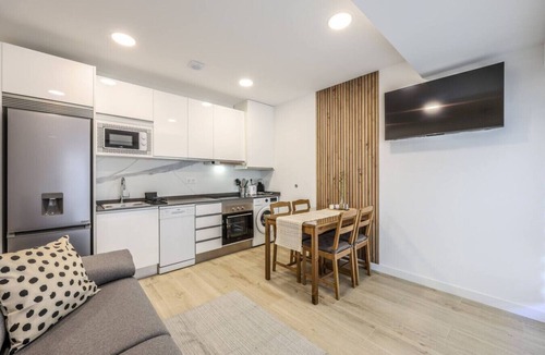Colonia de la Prensa Apartment | Experience Madrid Like a Local – New Apartment