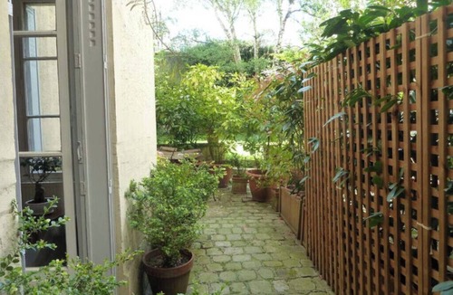 Saint-Louis Apartment | For working or visiting, quiet, first floor with small private courtyard.