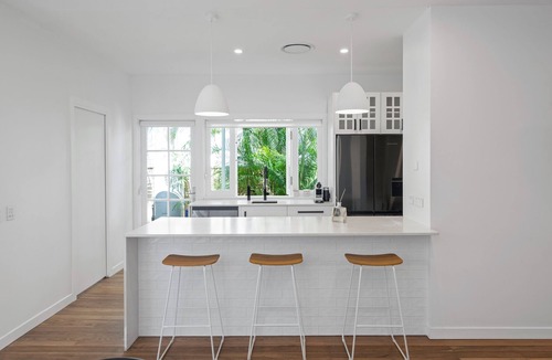 Isle Of Capri House | Genoa Beach House. - where coastal charm meets ultimate comfort. Pet friendly