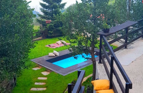 Zagora-Mouresi Villa | Golden Mountain in Anilio Pelion has an outdoor swimming pool and a garden