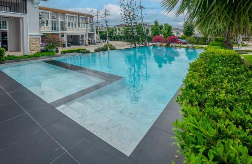 Sam Wa Tawan Ok Villa | H3 Villa for 14 with Pool Gym and Loft Bed near Safari World