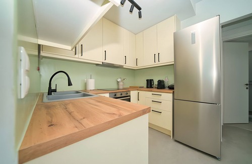 Papastavraiika Apartment | Heli View Apartment with Sea View, Wi-Fi and Air Conditioning