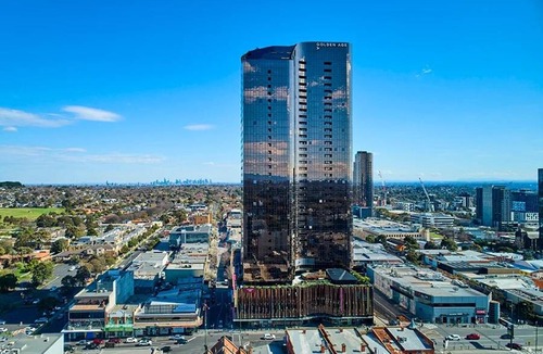 Box Hill Apartment | Highrise Luxury Penthouse with City Ocean Mountain View