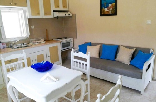 Fira House | Hilltop Serenity Villa, Beachside Sunrise Haven