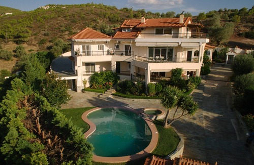 Limni Vouliagmenis House | Holiday Home 'Ourdreamhouse in Loutraki' with Sea View, Wi-Fi and Air Conditioning