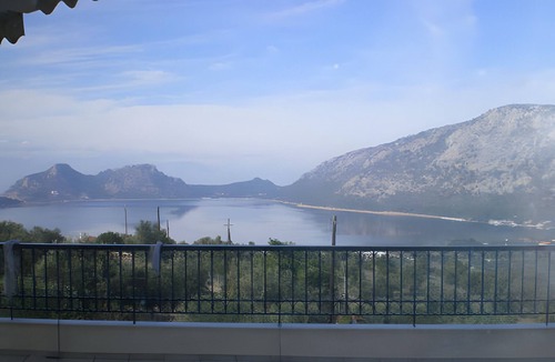 Limni Vouliagmenis House | Holiday Home 'Billi's Loft' with Sea View, Wi-Fi and Air Conditioning