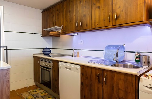 Capileira House | Holiday Home 'Los Compadres' with Mountain View, Shared Pool and Wi-Fi