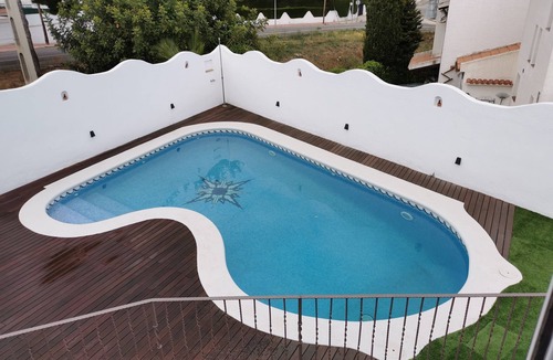 Cunit Ski Chalet | House with private pool, close to the beach and Barcelona (pet friendly)