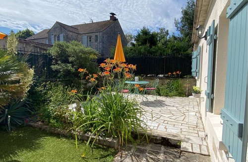 Barbizon Apartment | INSTANT FLEURY: cozy studio with secret garden!