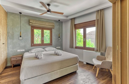 Delfoi Hotel | KOMODY