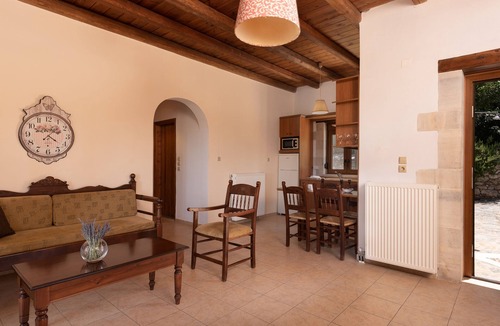 Mylopotamos Villa | Koules Estate-Daphne, with Pool & BBQ, an Agricultural barn for Nature lovers