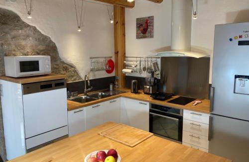 Le Petit-Bornand-les-Glieres Ski Chalet | l'Echo des Glieres vue montagne centre village sauna & grill