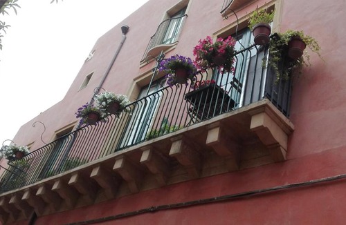 Riposto Apartment | La Casa Rosa