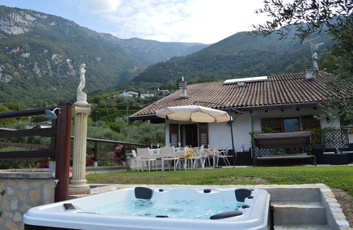 Bolognano-Vignole Bed & Breakfast | La Villa