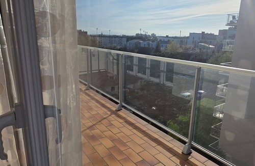 Quartier Malherbe Apartment | Le haie vigné, large quiet apartment close to town center