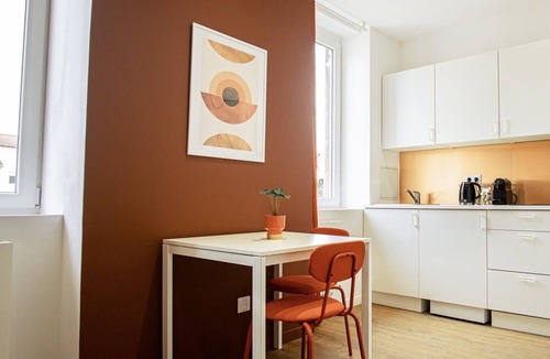 Vaise Apartment | Le Terracotta - Joli studio Metro D Valmy et quais de Saone - wifi inclus
