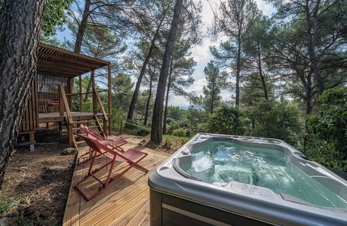 Saint-Marc-Jaumegarde Cottage | Lodge & spa Tour de Keyrié - Le Chant des Pins Aix en Provence