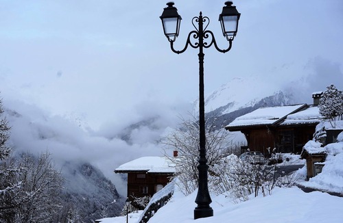 Saint-Bon-Tarentaise Ski Chalet | Lovely Alpine chalet near ski bus stop, fabulous views, tablet pcs, free WiFi