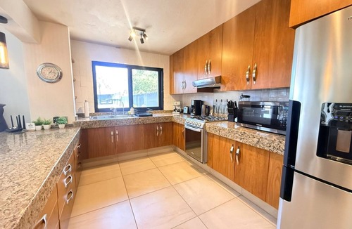 San Antonio Tlayacapan House | Luxurious 2 Bedroom Ajijic Home-Bikes-Huge Patio-Gym-Pickleball Court-Golf Cart