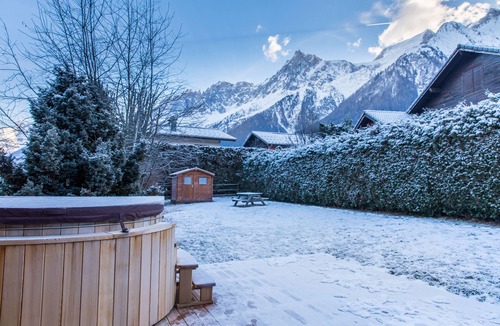 Les Houches Ski Chalet | Luxurious Chalet | Hot Tub & Sauna | Mont Blanc Massif Views | Sleeps 10