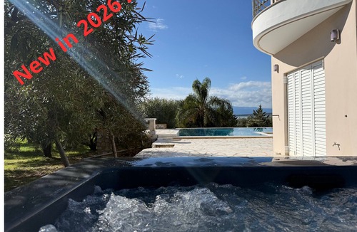 Kandia Villa | Luxurious Mediterranean Villa with Infinity Swimmingpool and Maximum Privacy