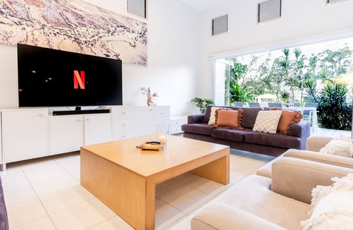 Mount Coolum House | Luxurious & Spacious Mt Coolum Lakeside Home