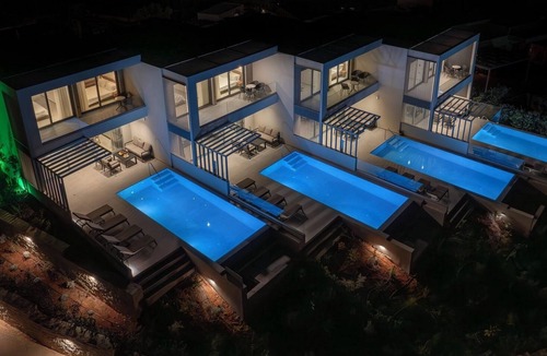 Pitharion Villa | Luxury villa with kingsize beds and breathtaking sea view (El paradiso villa)