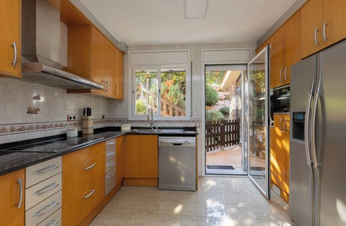 Badalona Villa | Magnífica Villa con Piscina con Vistas al mar y a Barcelona con 5 Dormitorios